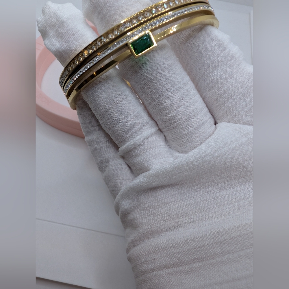 Elegant Gold Plated and Green Stone Bracelet. Stainless Steel. Fashion Jewelry.